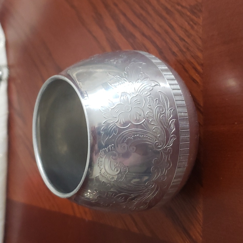 COPY - The Swan Brand, contained made of embossed/etched aluminum
